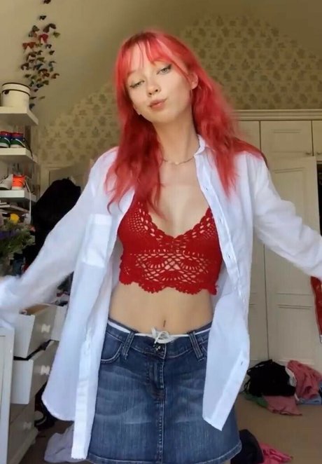 Lola Clark étoile sexy archive