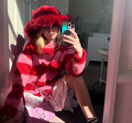 Lola Clark star du porno en haute qualité des photos