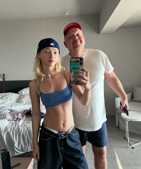 Lola Clark art star du porno archive