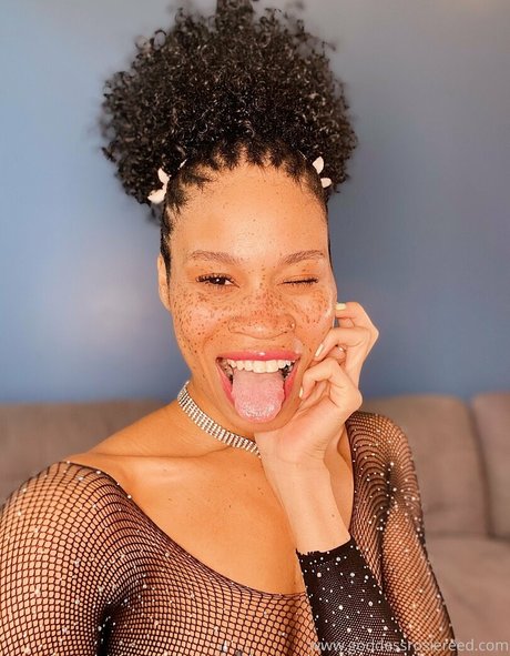 branlette uniquementfans gratuit belle archive