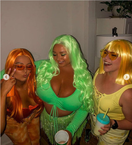 Jenn M nus de stars du porno image