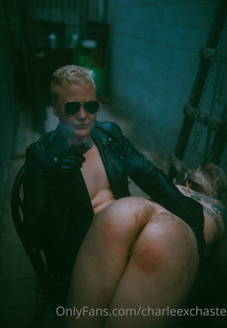 charleexchaste haut modèle des photos