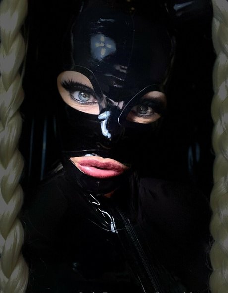 latexkittyxxx modèle chaud image