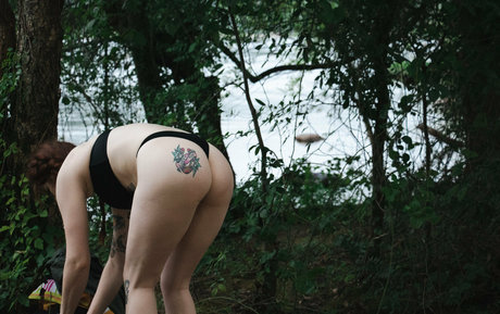 averyred99 modèle artistique galeries