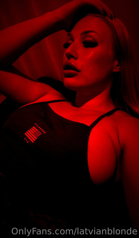 latvianblonde étoile chaude collection