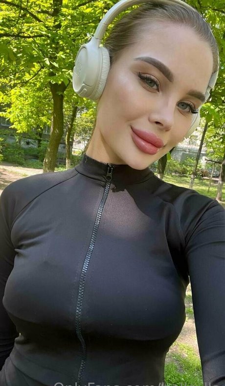 bella lla actrice chaude images