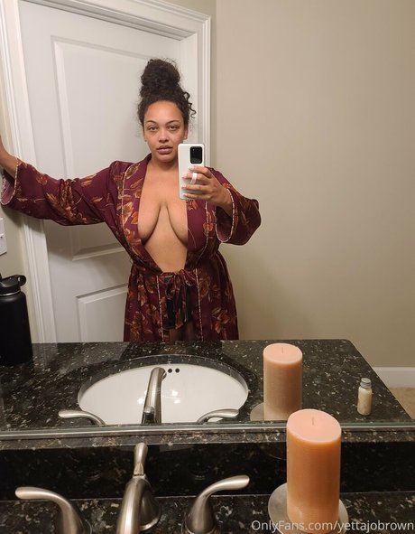 yettajobrown actrice sexy galeries