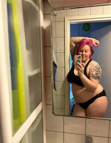 gros seins maigres onlyfans art érotique photos