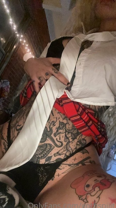 gothspiiit étoile nue photos