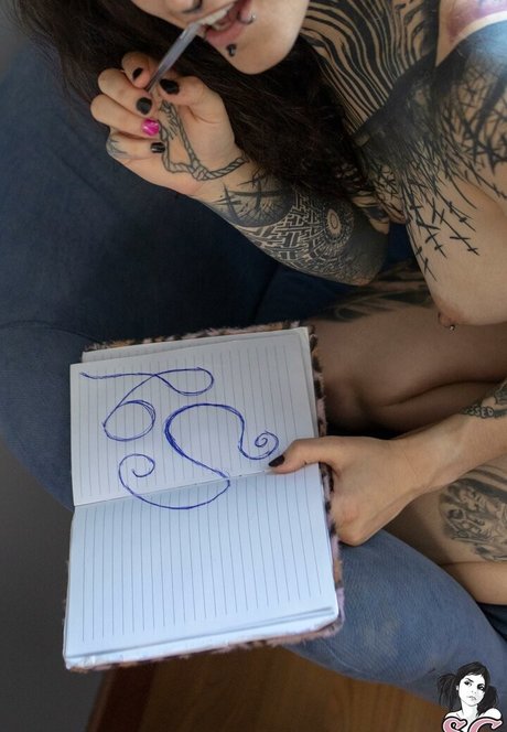 Mollymoon modèle érotique photos