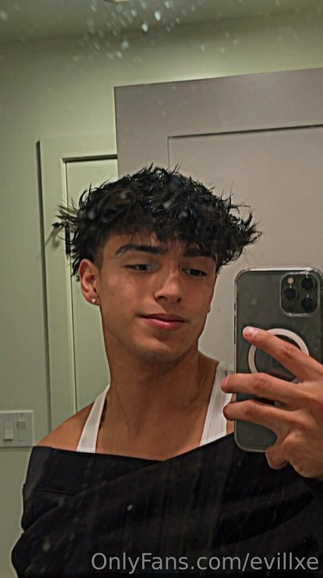 evillxe actrice libre photo