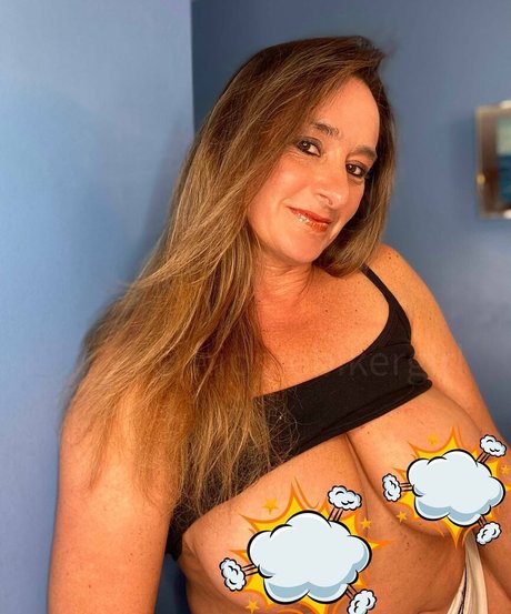 rousse tatouée onlyfans sexy en haute qualité archive