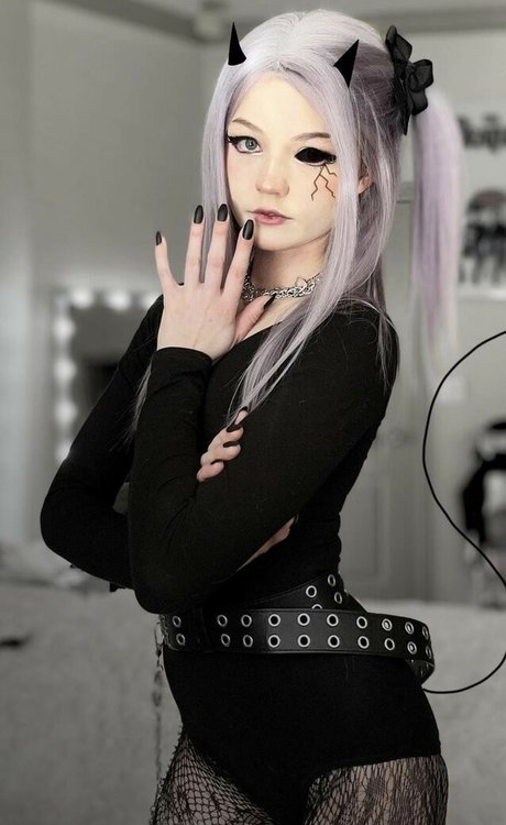 Strawberrymillk actrice sexy galeries