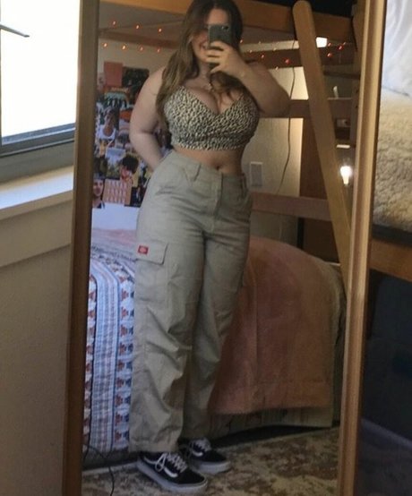 Haley E modèle pornographique images