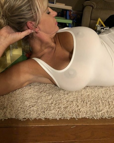 ébène maigre onlyfans adulte chaud image