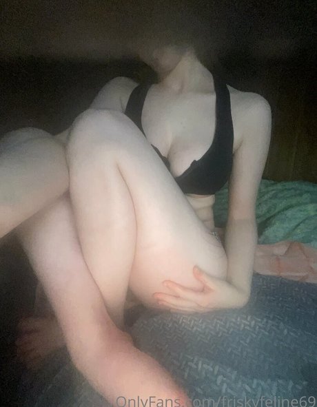 friskyfeline69 étoile nue img