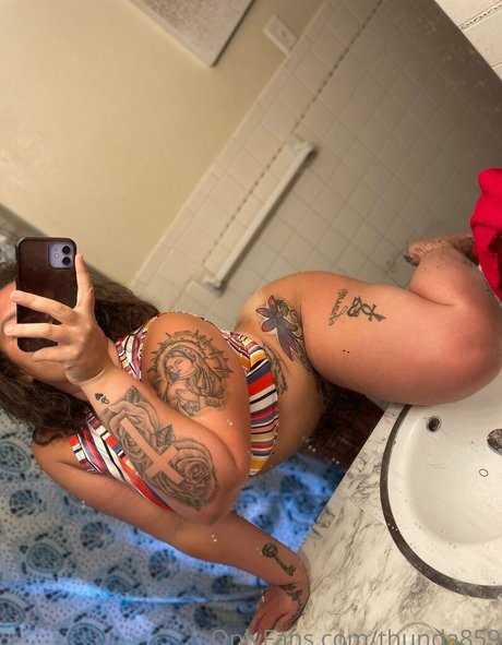 thunda859 modèle nu image