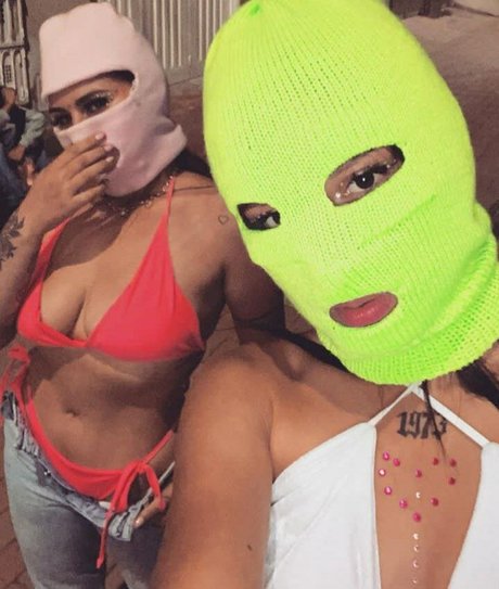 monirojas oficial haut de star du porno collection