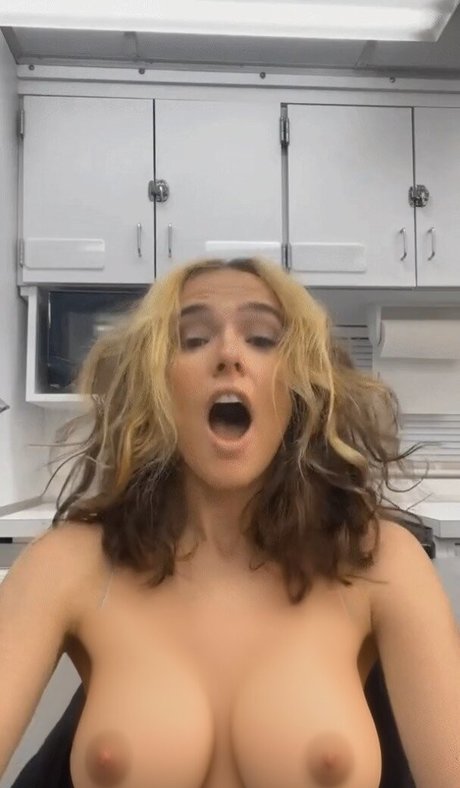 joi uniquementfans nu gratuit photos