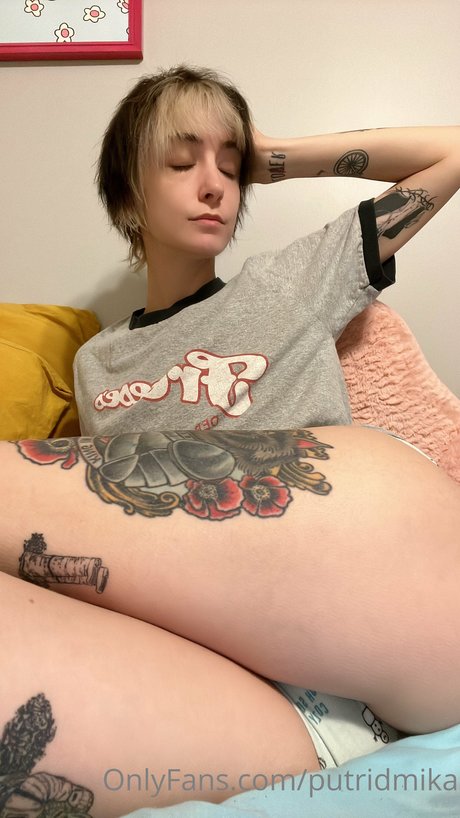 Putrid actrice chaude collection