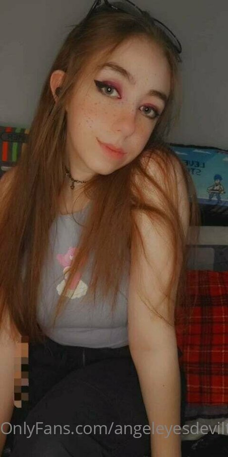 Angel Eyes Devil Thighs étoile xxx galeries