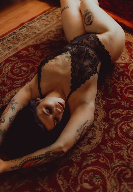 Thatsoraven95 modèle sympa des photos