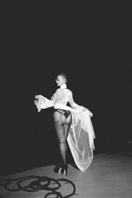 Amber rose modèle nu img