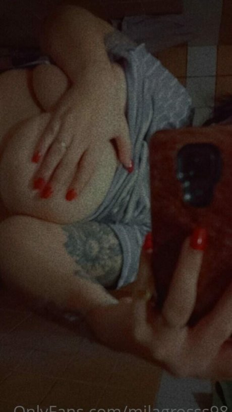 Mili modèle adulte photos