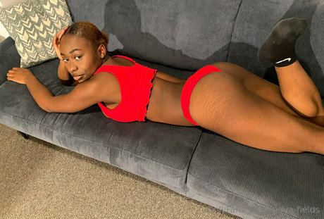 Maya fields actrice de grande qualité archive