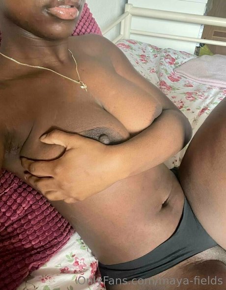 Maya fields jolie star du porno img