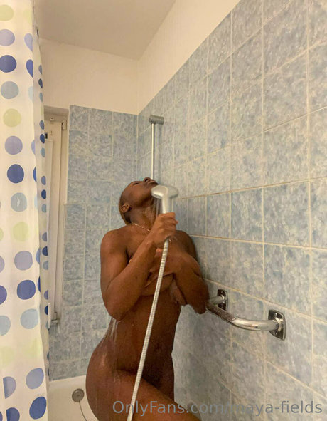 Maya fields actrice de nus collection