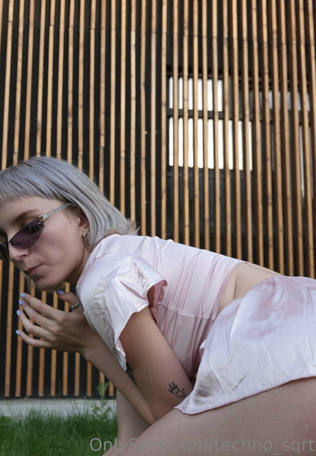 techno sqrt modèles nus galerie