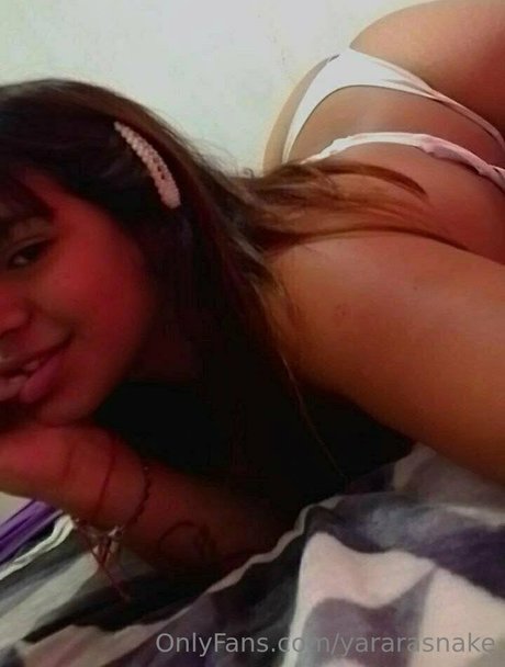 yararasnake étoile nue photo