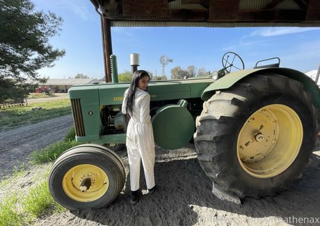 vivaathenax modèle gratuit photo