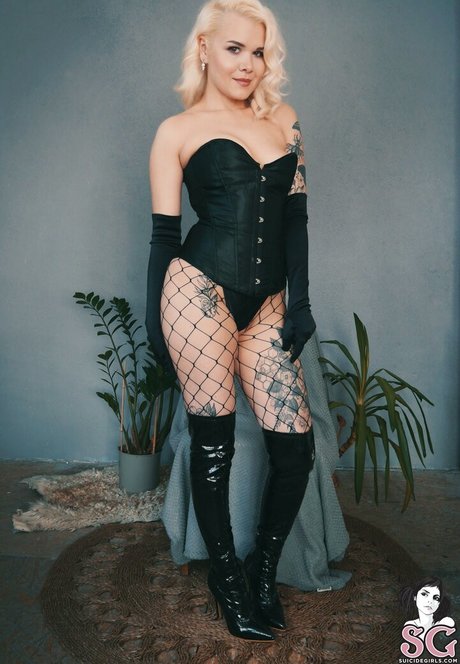 Marlenemoore jolie actrice collection