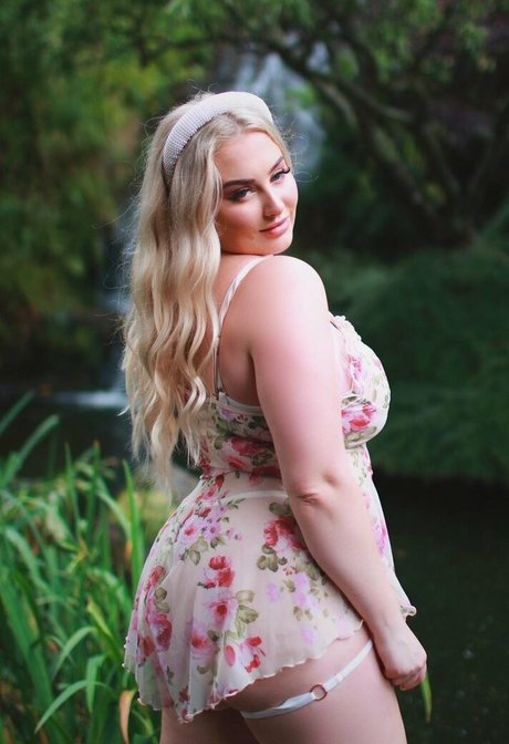 lucyadlernz actrice exclusive photo