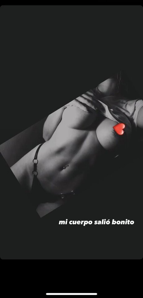 milf échangiste uniquementfans haut sexy photo