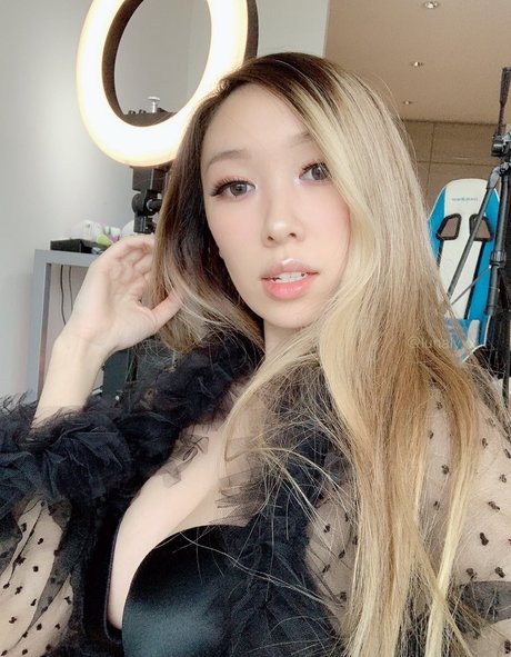 Luna Ly étoile chaude archive