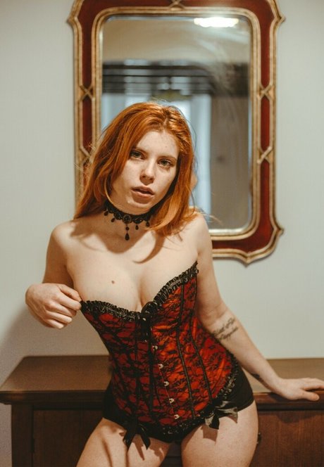 Luna Ly star du porno sexy photos