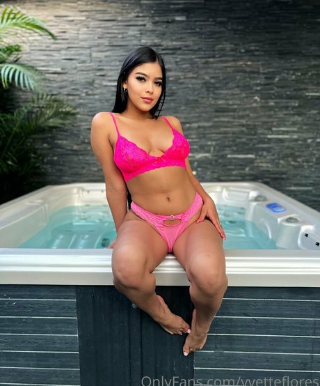 yvetteflores star du porno de haute qualité images