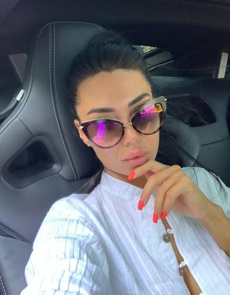 Sexy Alisa star du porno en haute qualité photos