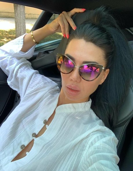 Sexy Alisa nus star du porno archive