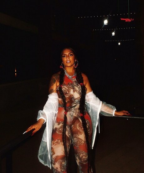 Brasi Quinzel modèle érotique images