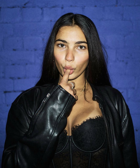 Tina Tonkin modèles nus collection