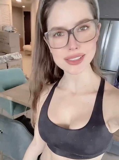 Amanda Rachelle Cerny étoile magnifique img