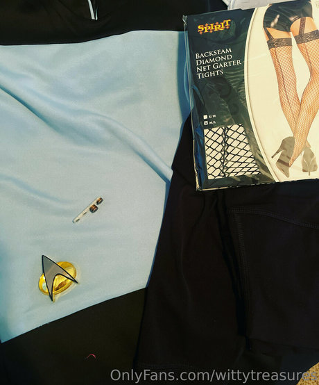 wittytreasures modèle érotique collection