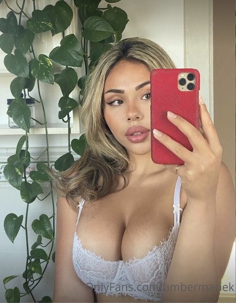 Amber Khieralla modèle gratuit collection