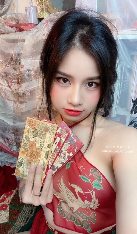 Riribonni étoile nue des photos