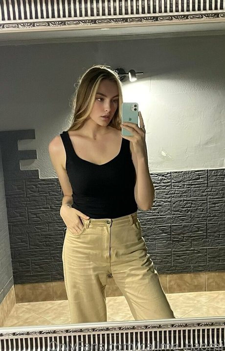 callme naomi modèle parfait des photos