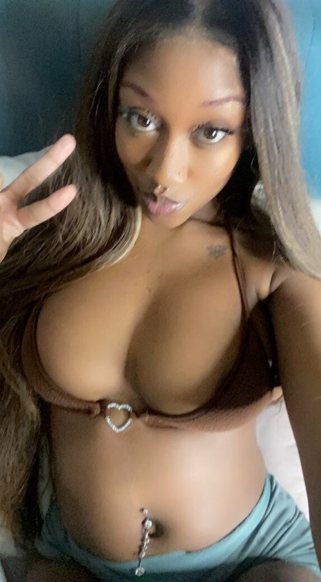 Bobby 111 modèle érotique image